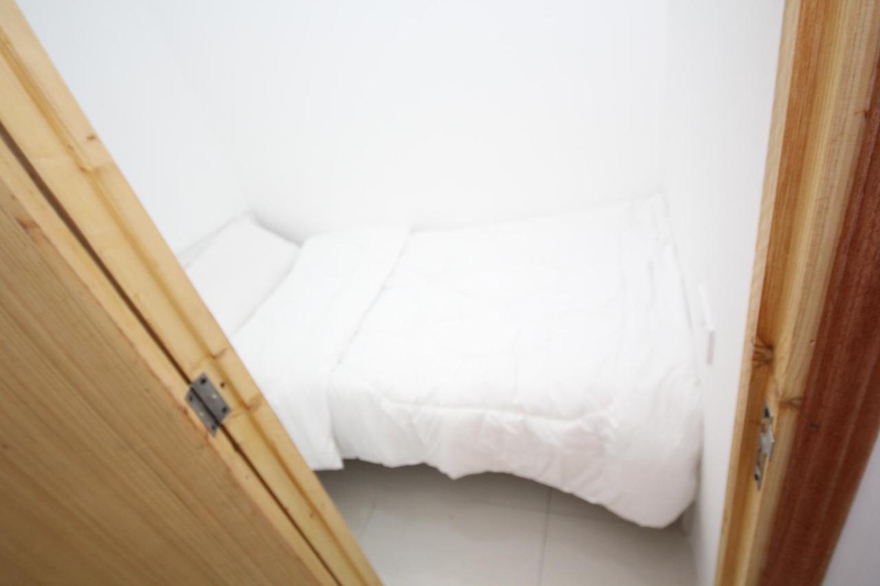 Cozy Rooms And Small Partitions For Men Guests In Dubai Bagian luar foto